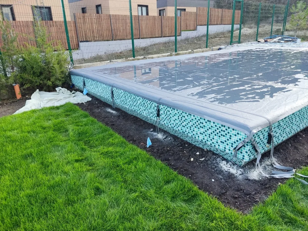 Батутное покрывало на бассейне в Норильске